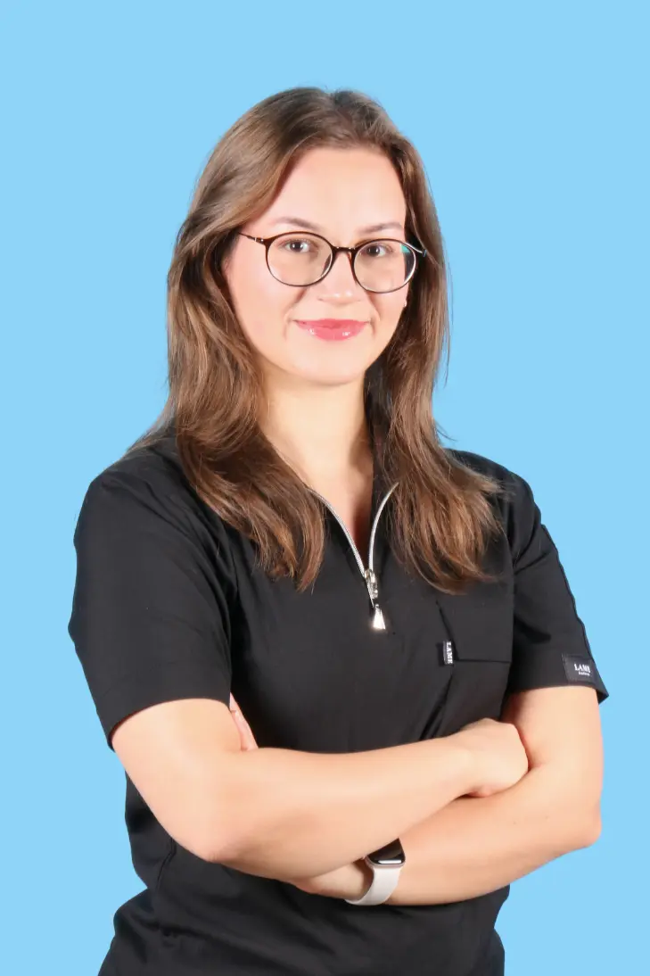 Diş Hekimi Esra Sena Bostancı Uygur